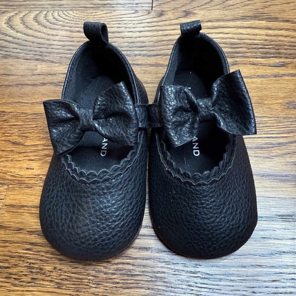 LUCKY BRAND Black “Emma” Baby Crib Shoes with Bow Velcro Closure Sz 4 (9-12m)